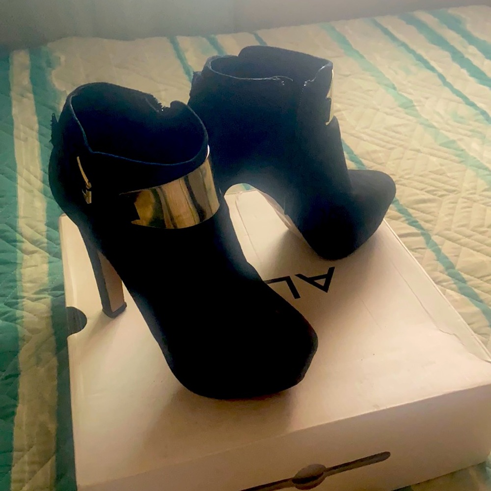 Aldo Krepela booties black with gold accents